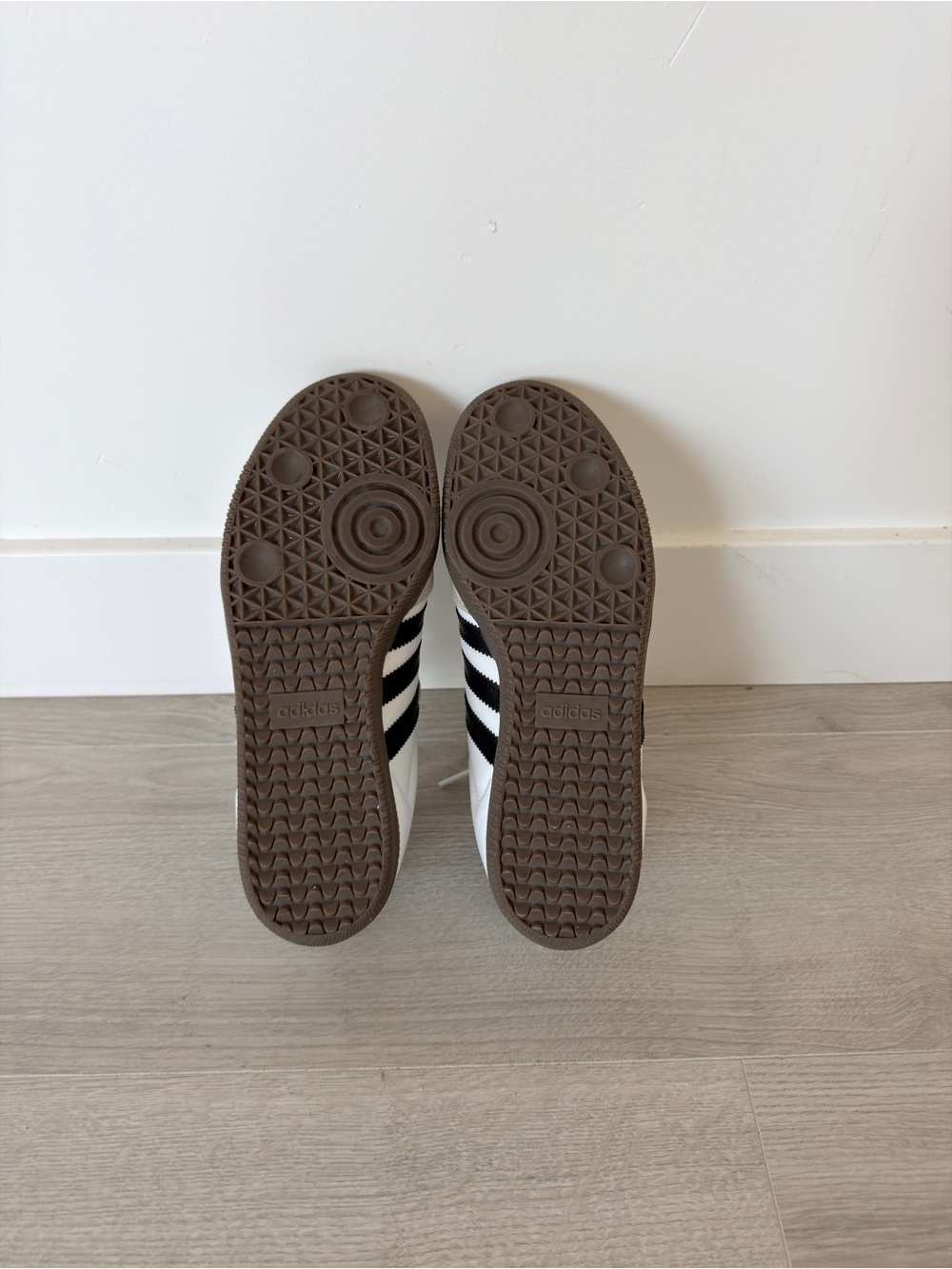 Adidas Samba OG in white/black, women’s size 7.5 - Picture 4 of 6